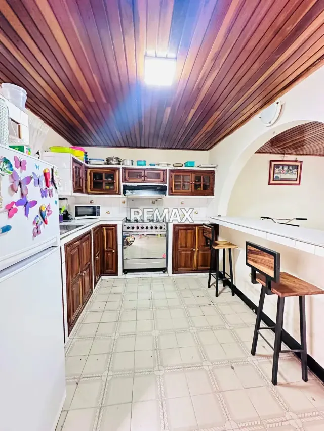 Se vende Casa doble propósito Ubicada en la Avenida Cristobal Mendoza, Cordero - 11