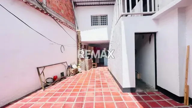Se vende Casa doble propósito Ubicada en la Avenida Cristobal Mendoza, Cordero - 14