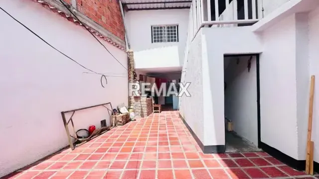 Se vende Casa doble propósito Ubicada en la Avenida Cristobal Mendoza, Cordero - 15