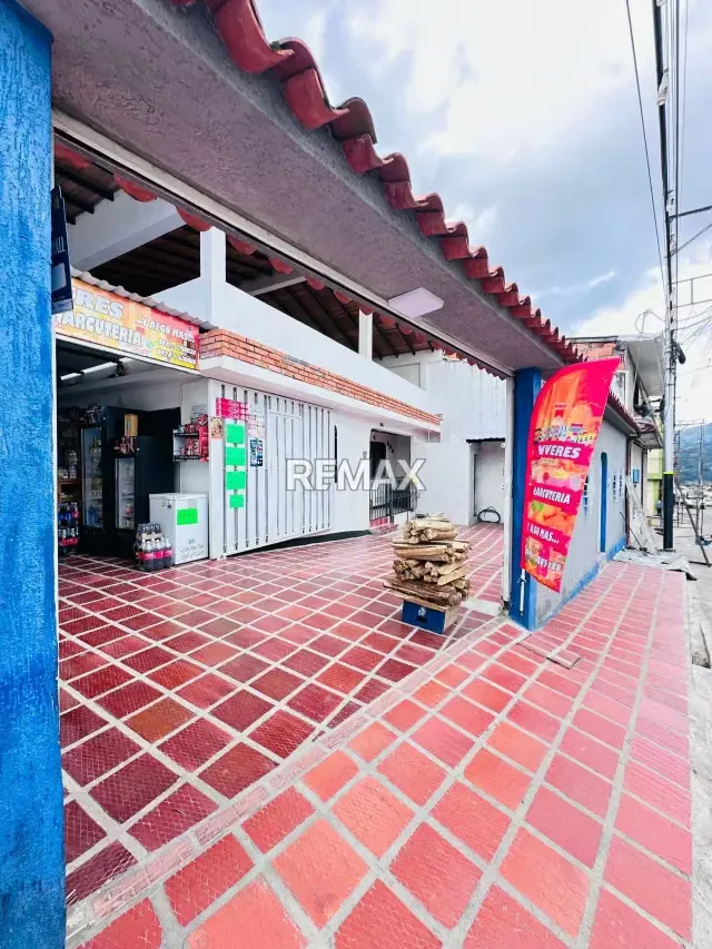 Se vende Casa doble propósito Ubicada en la Avenida Cristobal Mendoza, Cordero - 3