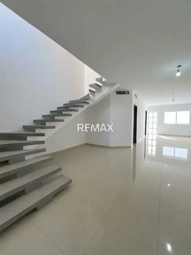 TOWNHOUSE EN VENTA EN COSTA AZUL ISLA DE MARGARITA MUY CERCA DE LOS MEJORES CENTROS COMERCIALES Y DE LA PLAYA
