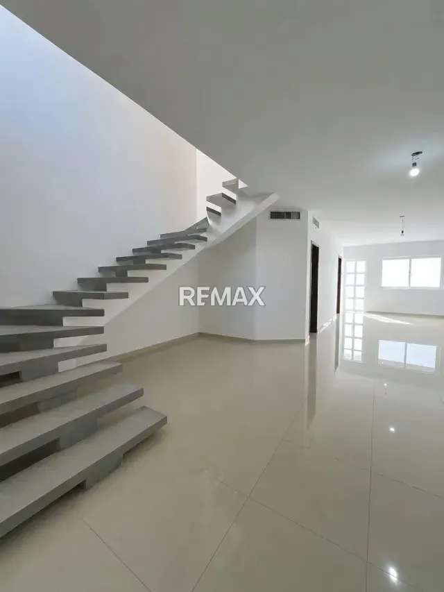 TOWNHOUSE EN VENTA EN COSTA AZUL ISLA DE MARGARITA MUY CERCA DE LOS MEJORES CENTROS COMERCIALES Y DE LA PLAYA
