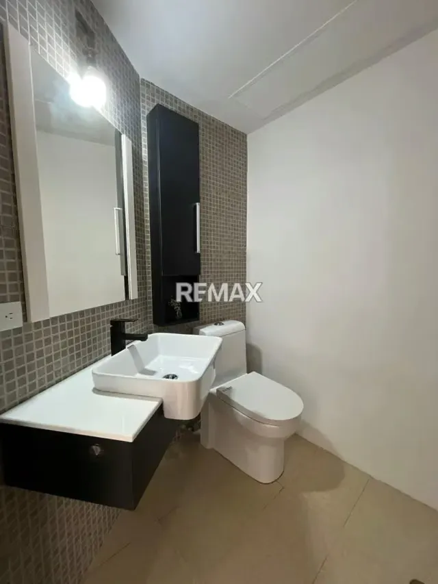 TOWNHOUSE EN VENTA EN COSTA AZUL ISLA DE MARGARITA MUY CERCA DE LOS MEJORES CENTROS COMERCIALES Y DE LA PLAYA - 3