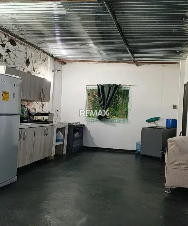 CASA EN VENTA EN CARICUAO LAS TERRAZAS ZONA B LATERAL - 15