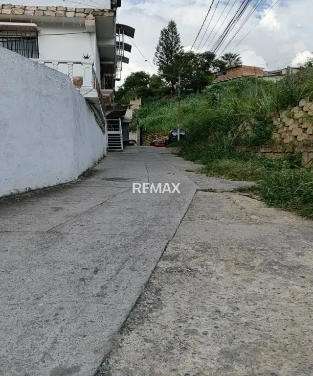 CASA EN VENTA EN CARICUAO LAS TERRAZAS ZONA B LATERAL - 2