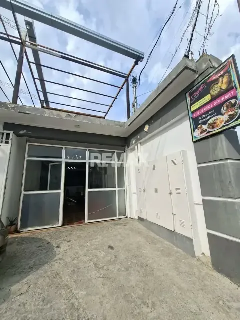 EN VENTA CASA CON LOCALES EN URB. NUEVA SEGOVIA - 5