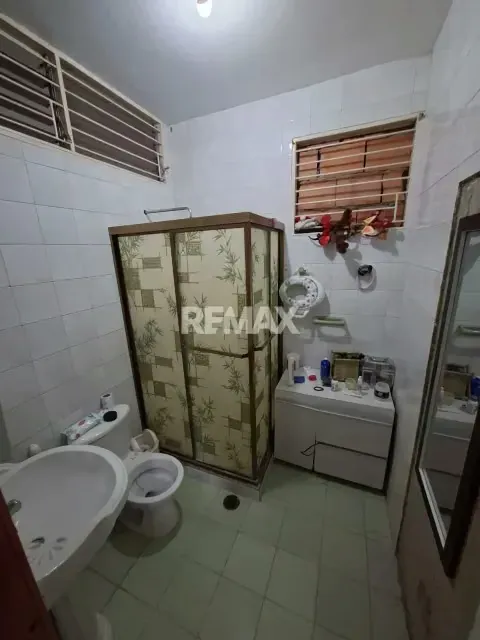 EN VENTA CASA CON LOCALES EN URB. NUEVA SEGOVIA - 8