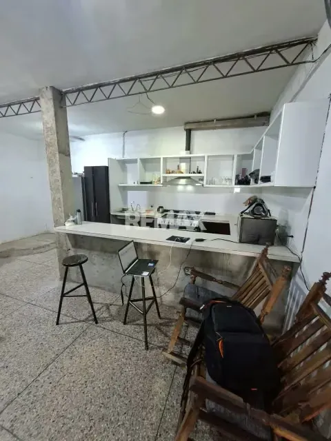 EN VENTA CASA CON LOCALES EN URB. NUEVA SEGOVIA - 9