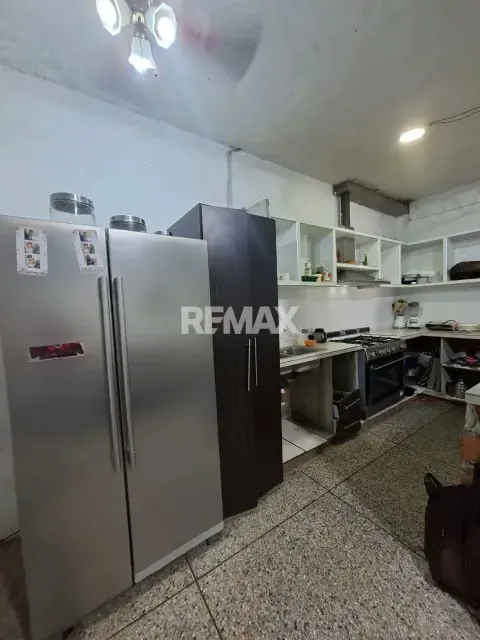 EN VENTA CASA CON LOCALES EN URB. NUEVA SEGOVIA - 10