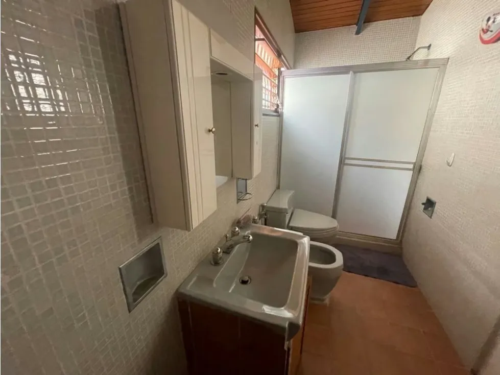 Se vende casa 650m2 Prados del Este 0565 - 25