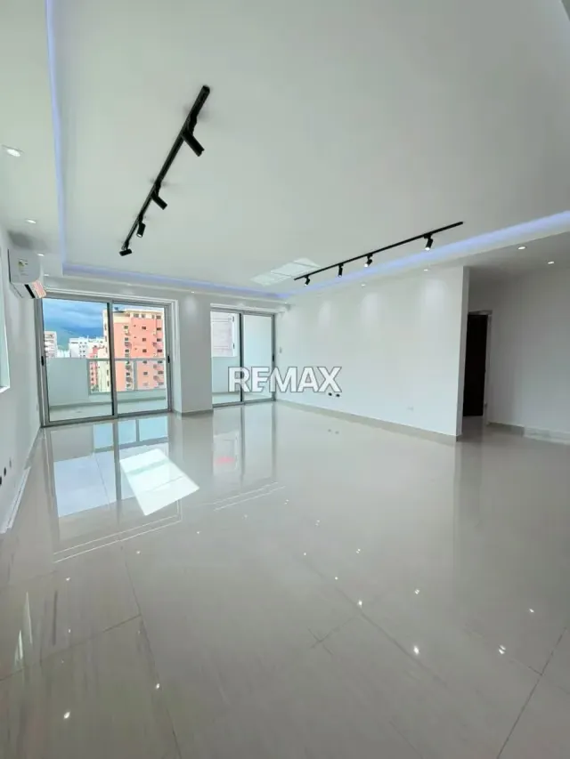 En Venta Apartamento en Urbanización El Bosque de Maracay - 2