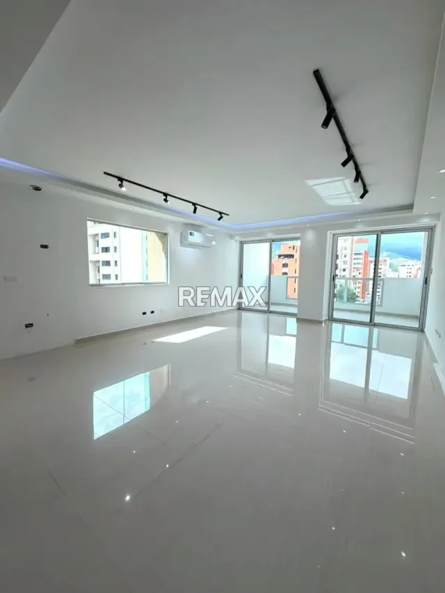 En Venta Apartamento en Urbanización El Bosque de Maracay - 3