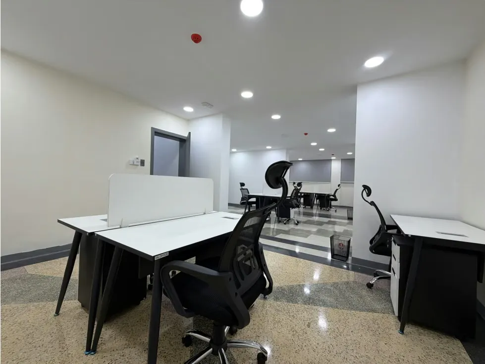 Alquilo oficina 420m2 San Roman 0694 - 5