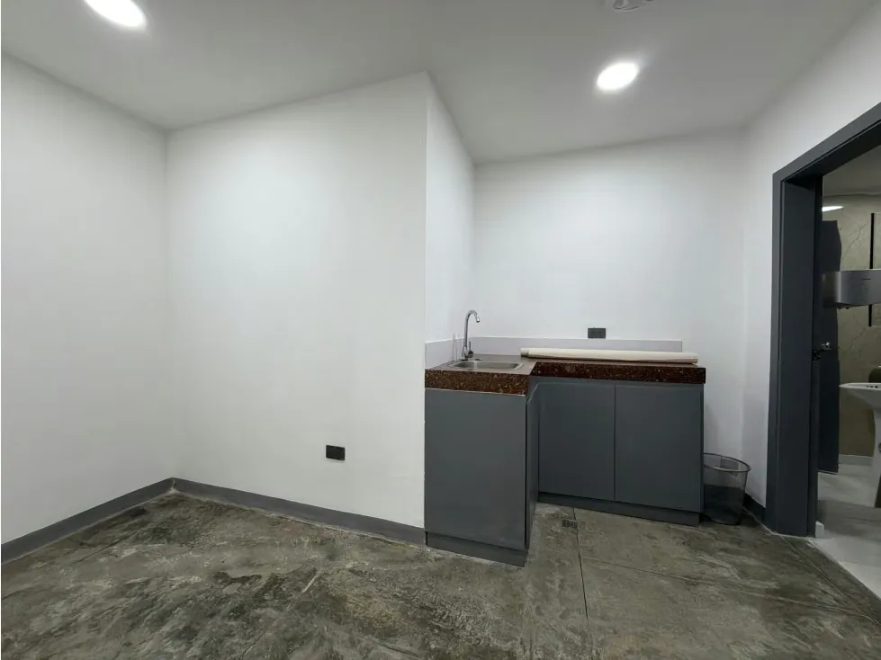 Alquilo oficina 420m2 San Roman 0694 - 9