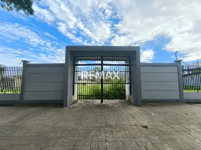 Terreno en Venta, ubicado Avenida Bolívar, a pocos metros de la Catedral, Maturin, Estado Monagas.