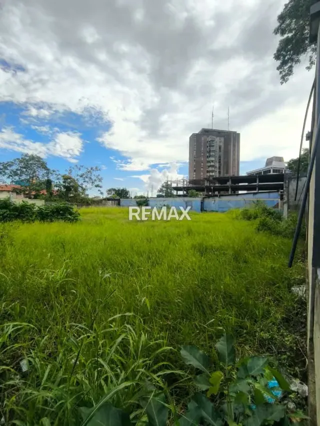 Terreno en Venta, ubicado Avenida Bolívar, a pocos metros de la Catedral, Maturin, Estado Monagas. - 2