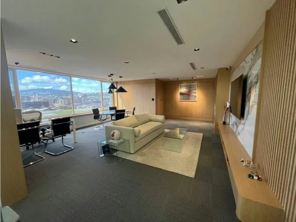 Se alquila oficina 180m² Chacao