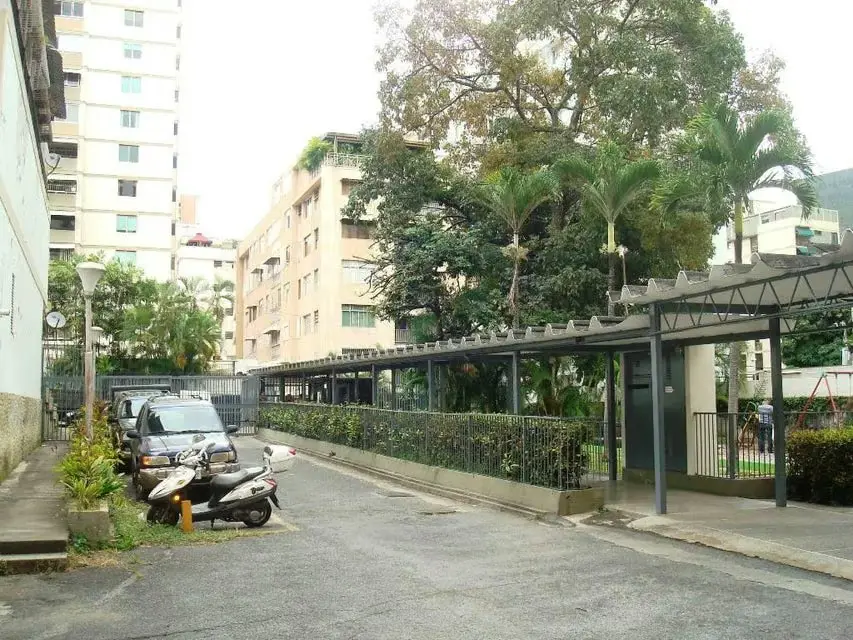 Apartamento (1 Nivel) en Venta en Los Palos Grandes, Distrito Metropolitano - 2