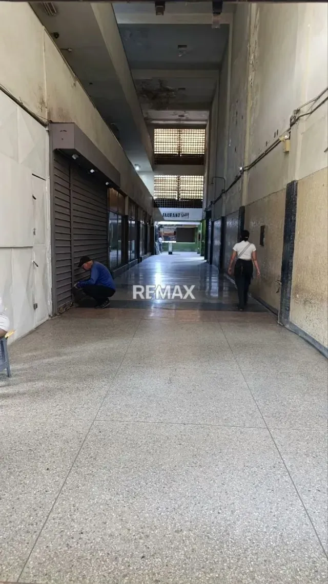 LOCAL COMERCIAL EN EL CENTRO COMERCIAL SAN FELIPE ZONA CENTRAL DE MARACAIBO - 3