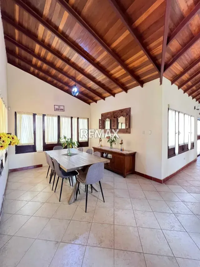 Casa de esquina al estilo campestre tenemos en venta. - 4