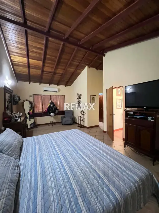 Casa de esquina al estilo campestre tenemos en venta. - 9