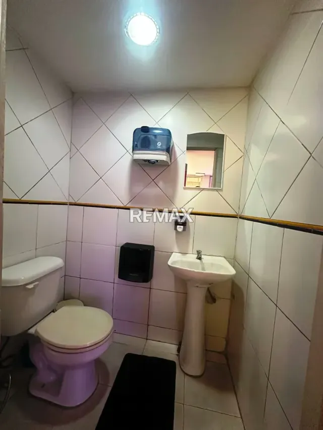 LOCAL COMERCIAL EN VENTA - URB. LA URBINA - 7