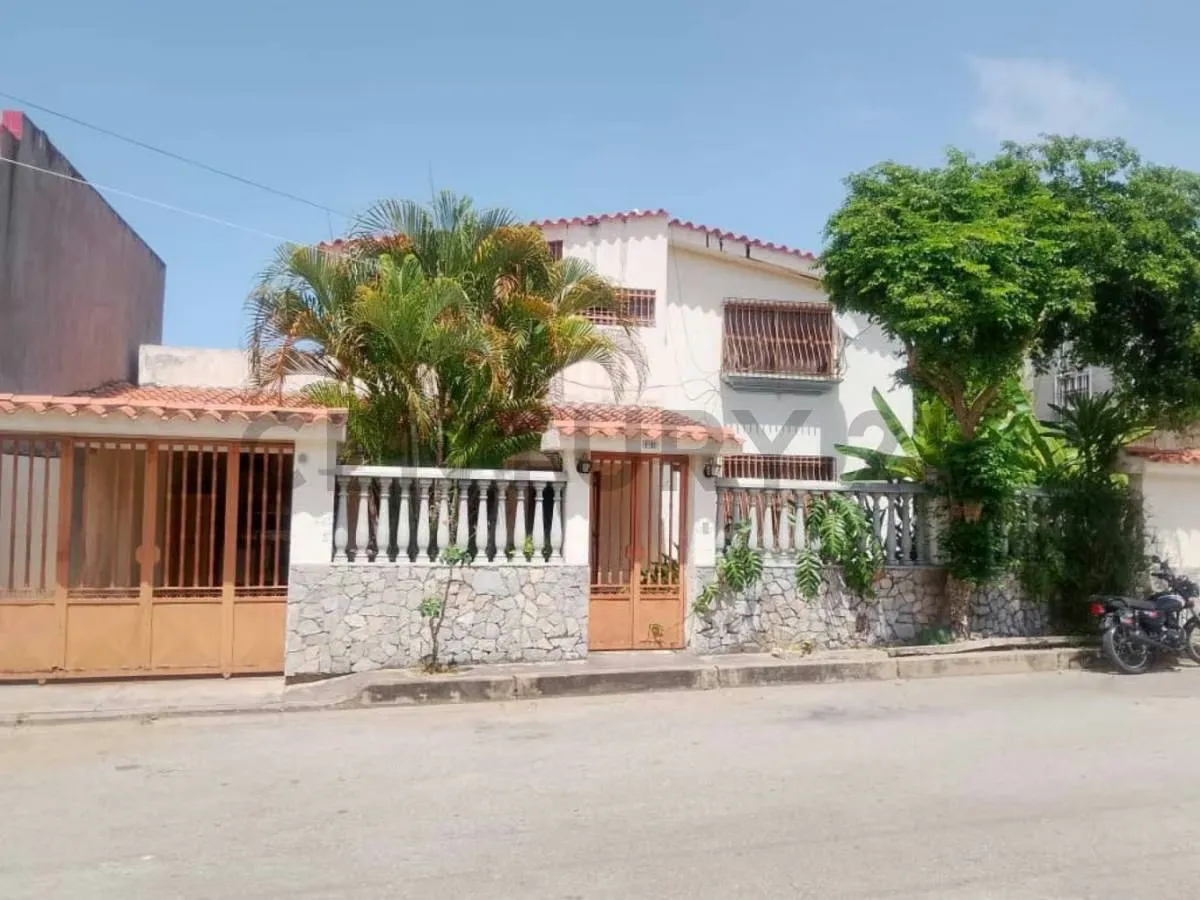 Casa Dúplex con Vista al Cerro Matasiete y Anexos Independientes
