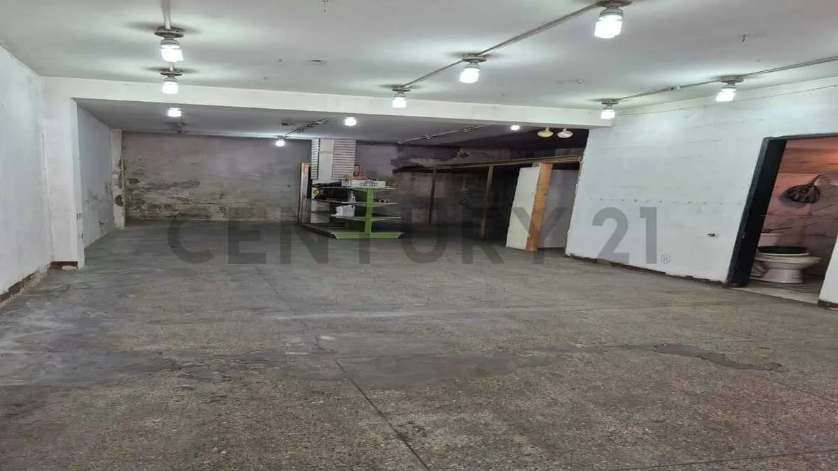 Local 96m² Av. Baralt Truco a Balconcito | Alto Tráfico Peatonal - 4