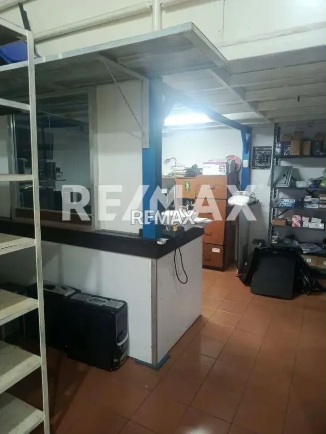 Local comercial en alquiler ideal para venta de repuestos y autoperiquitos - Sector El Palito, Acarigua.