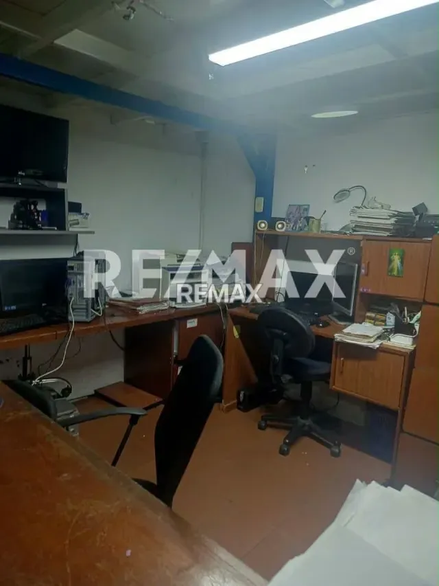 Local comercial en alquiler ideal para venta de repuestos y autoperiquitos - Sector El Palito, Acarigua. - 2