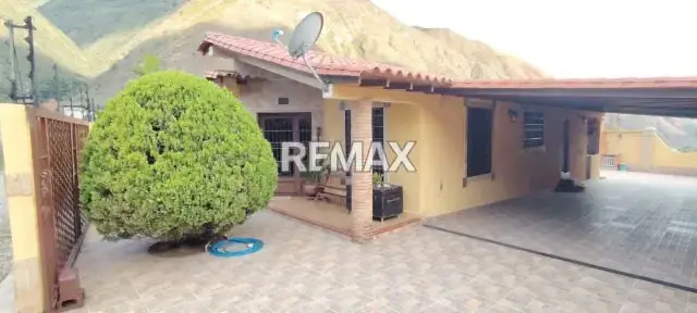 Venta de Hermosa VENTA DE CASA EN URBANIZACIÓN LOS CERRILLOS-LA PUERTA EDO. TRUJILLO