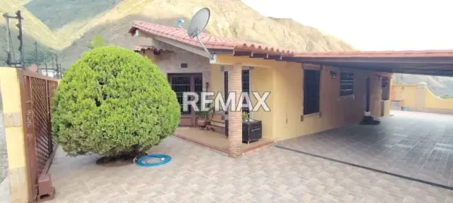 Venta de Hermosa VENTA DE CASA EN URBANIZACIÓN LOS CERRILLOS-LA PUERTA EDO. TRUJILLO