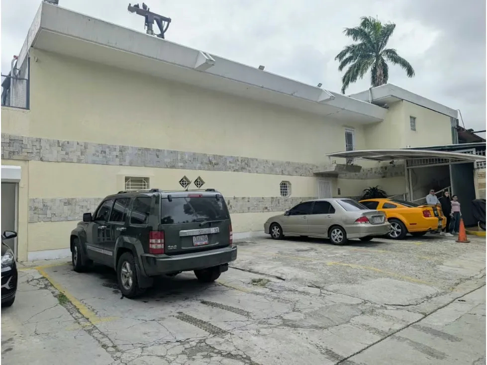 Se vende Casa Comercial/Clinica 1.200m² Chuao