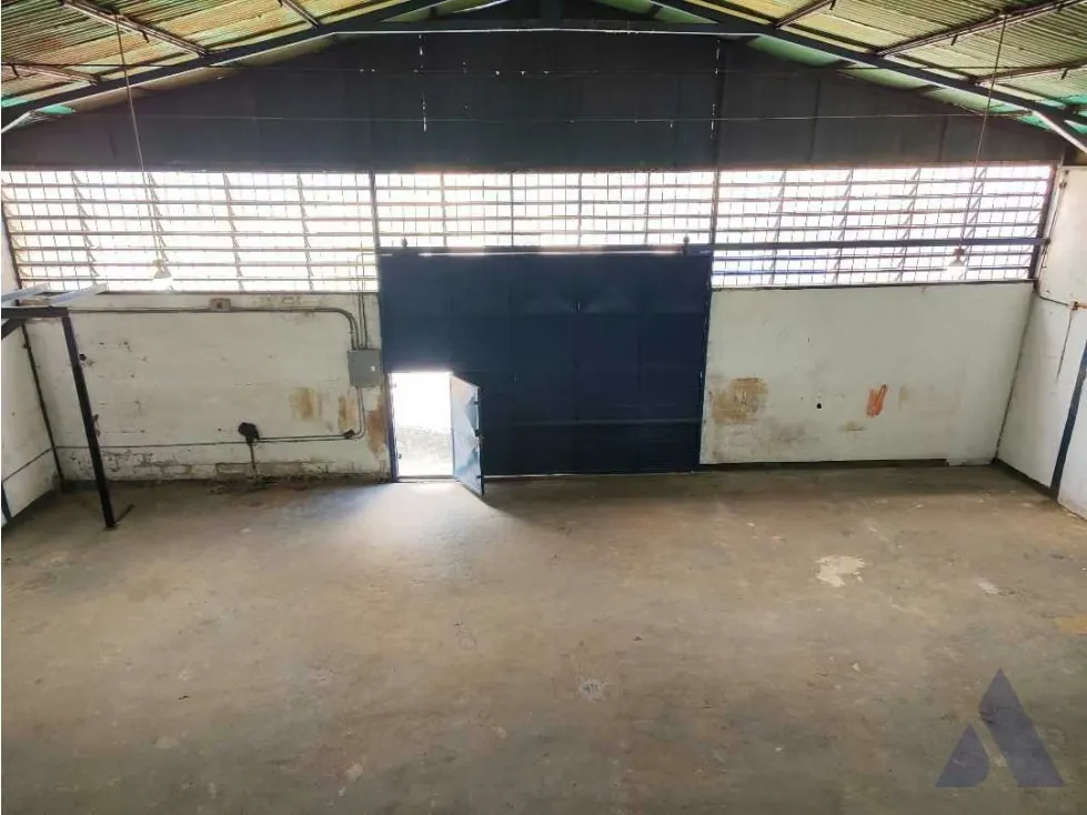 Vendo galpón 1900m2 El Junquito 4476 - 11