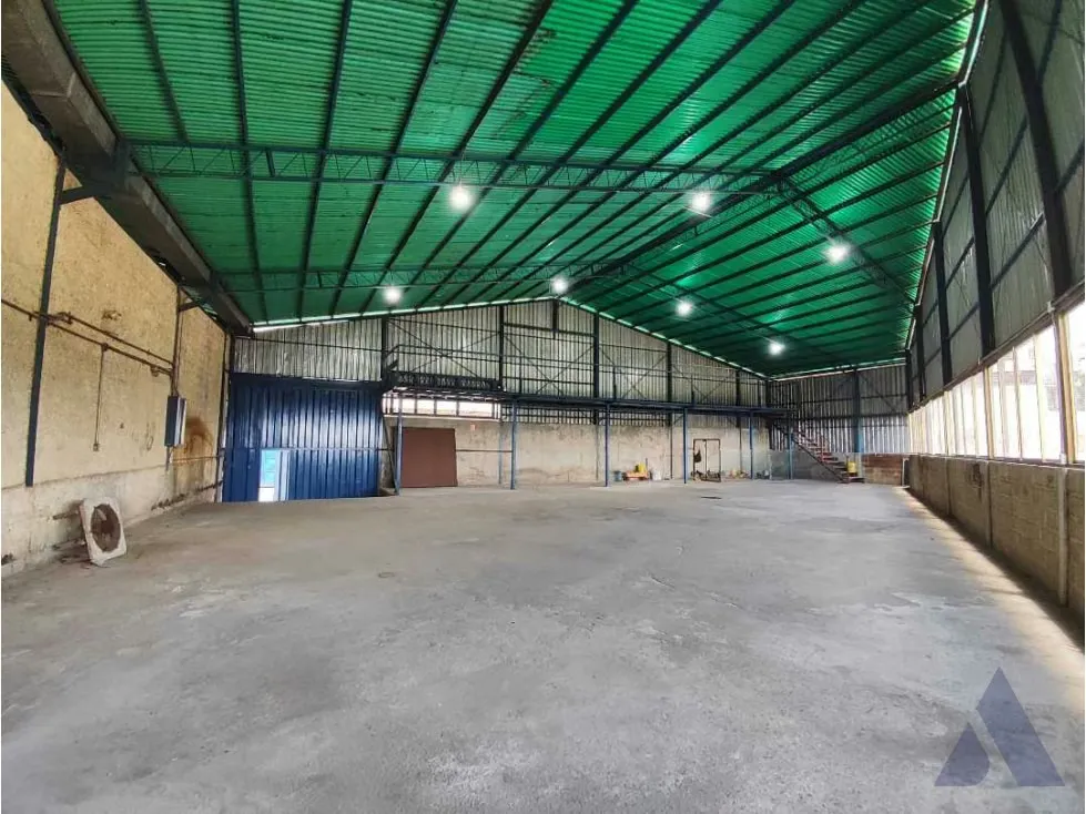 Vendo galpón 1900m2 El Junquito 4476 - 21