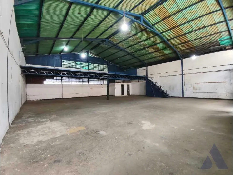 Vendo galpón 1900m2 El Junquito 4476 - 8