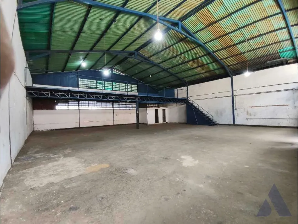 Vendo galpón 1900m2 El Junquito 4476 - 9
