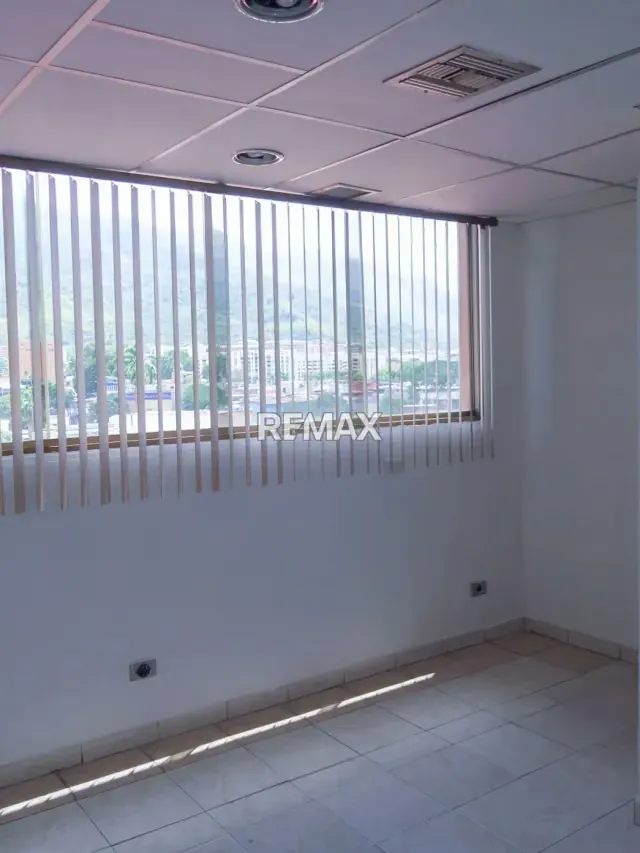 OFICINA EN ALQUILER EN TORRE SAMAN LOS DOS CAMINOS - 10