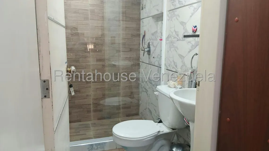 Apartamento (1 Nivel) en Venta en Parroquia Altagracia, Distrito Metropolitano - 25
