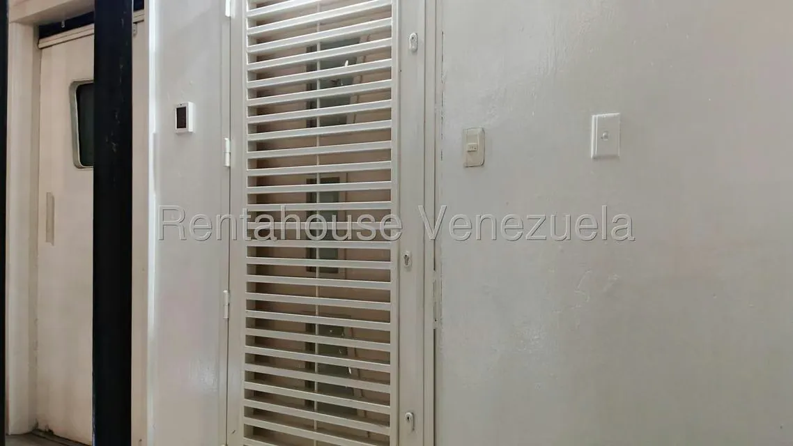 Apartamento (1 Nivel) en Venta en Parroquia Altagracia, Distrito Metropolitano - 4