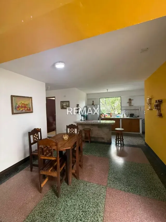 Amplio Apartamento en Venta, Ubicado en Calle 15, Sector Centro parte alta Las Acacias, Municipio Valera, Estado Trujillo - 2
