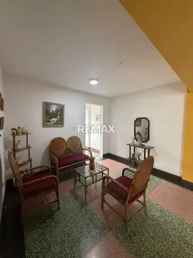 Amplio Apartamento en Venta, Ubicado en Calle 15, Sector Centro parte alta Las Acacias, Municipio Valera, Estado Trujillo - 3