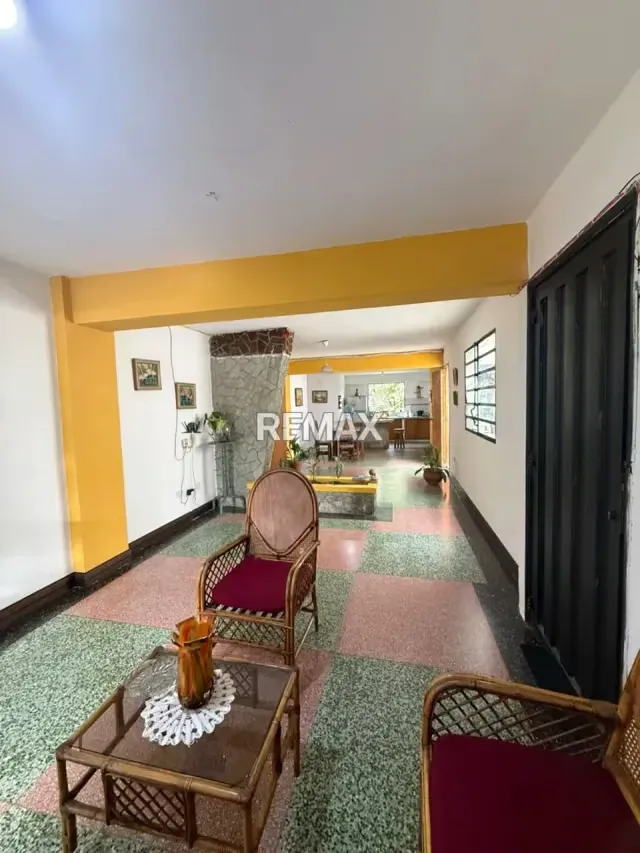 Amplio Apartamento en Venta, Ubicado en Calle 15, Sector Centro parte alta Las Acacias, Municipio Valera, Estado Trujillo - 4
