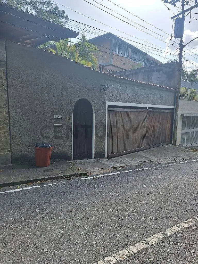 Casa con 1375 M2 terreno para remodelar en el Peñon