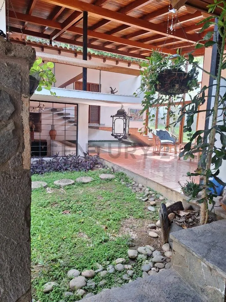Casa con 1375 M2 terreno para remodelar en el Peñon - 2