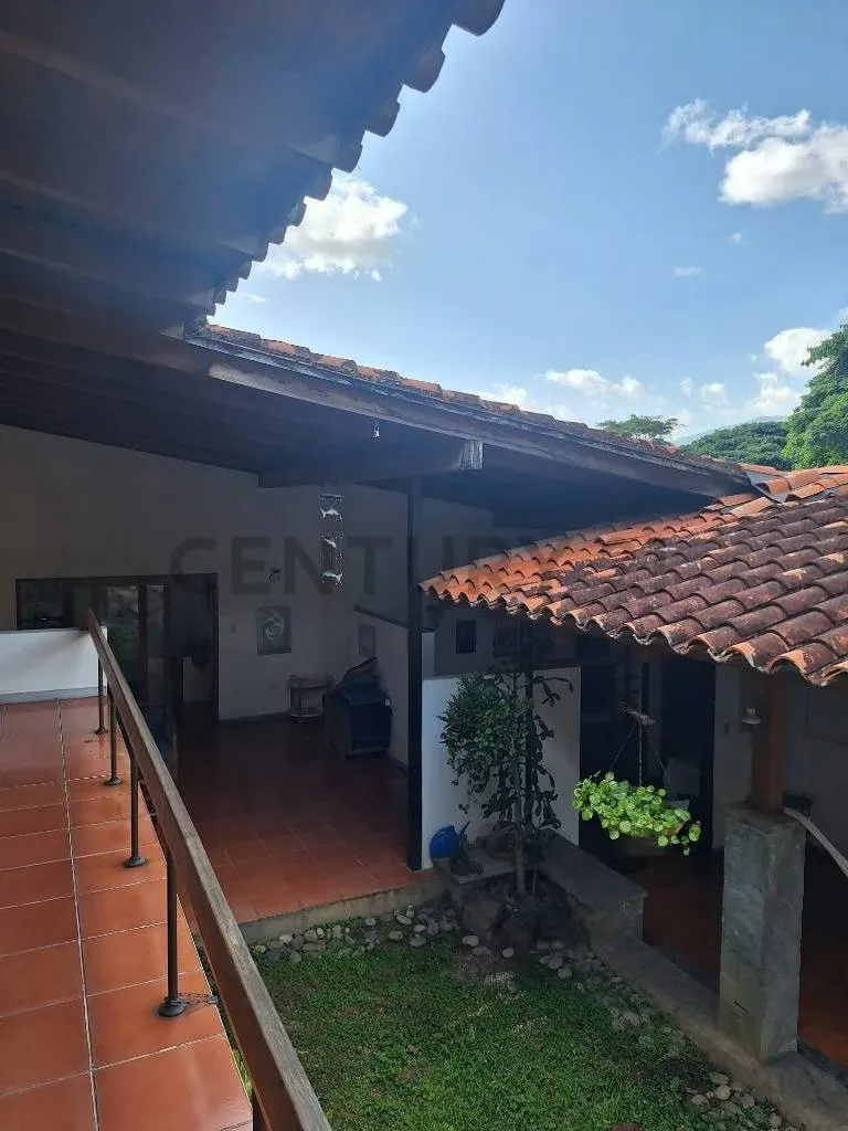 Casa con 1375 M2 terreno para remodelar en el Peñon - 3