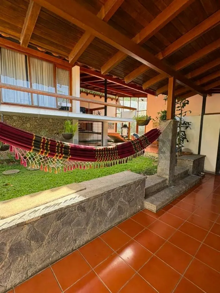 Casa con 1375 M2 terreno para remodelar en el Peñon - 4