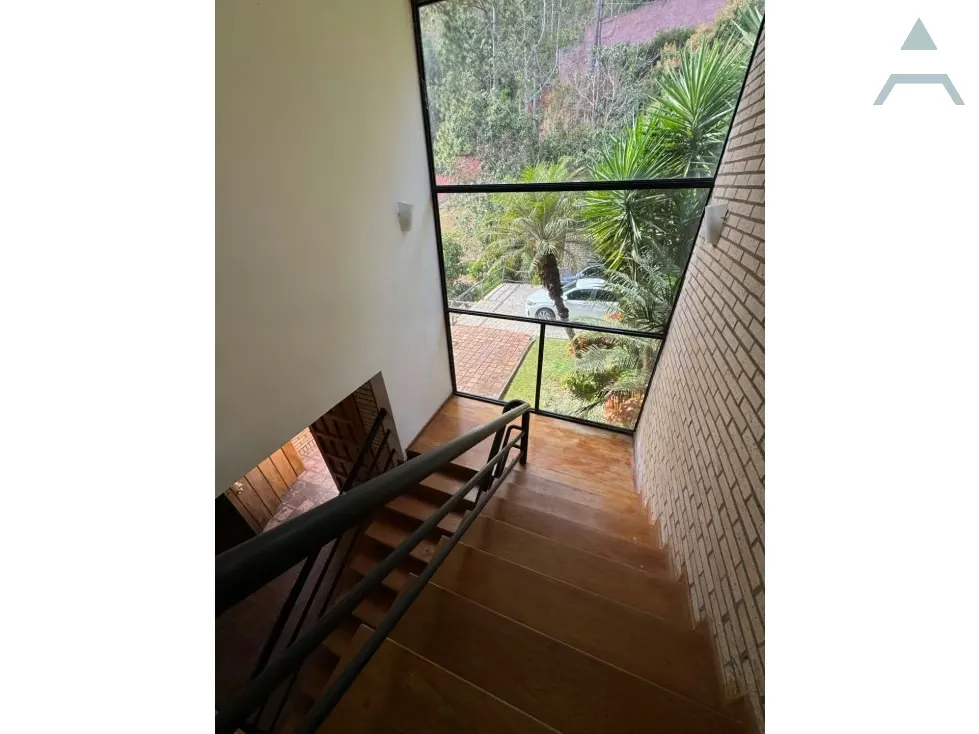 Conjunto cerrado completo comprendido por 3 casas, piscina, jardines - 5