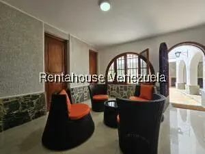 Casa (Multipes Niveles) en Venta en Cumbres de Curumo, Distrito Metropolitano - 60