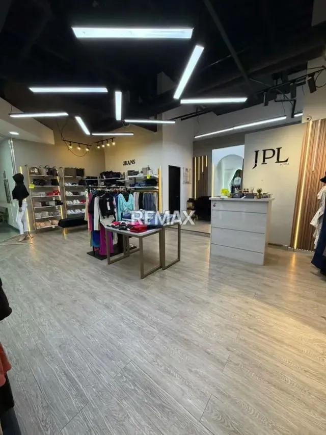 ¡OPORTUNIDAD DE NEGOCIO ! Se traspasa excelente Local Comercial Negocio Operativo con Inventario (Mobiliario + Mercancía) - 3